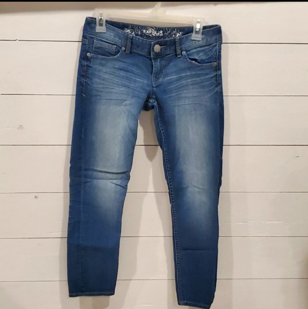 🌈2/$20. Express cropped jean jeggings